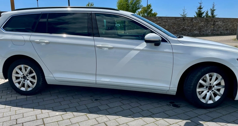 Volkswagen Passat cena 34900 przebieg: 306000, rok produkcji 2016 z Nekla małe 407